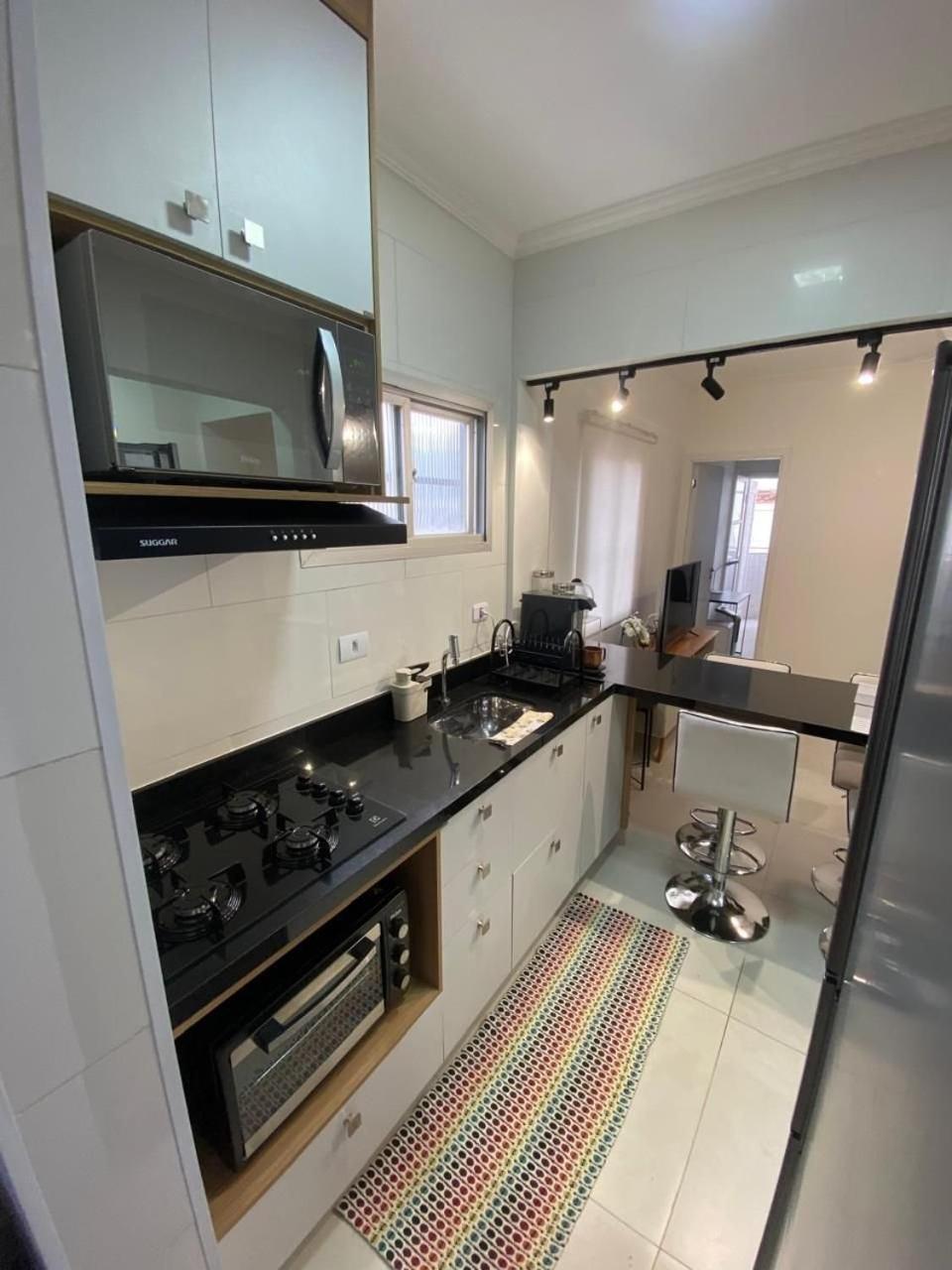 Canto Forte- Suite C/Varanda - Ate 5 Hospedes- Garagem - Wi Fi E 200 Metros Da Praia, 50 Metros Da Av Gastronomica Da Pg Praia Grande  Buitenkant foto
