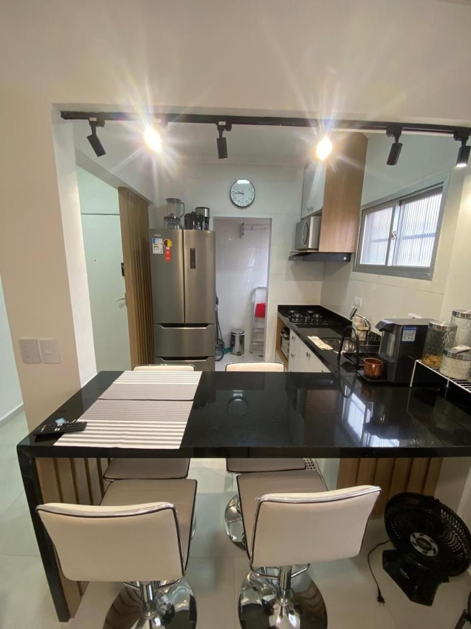 Canto Forte- Suite C/Varanda - Ate 5 Hospedes- Garagem - Wi Fi E 200 Metros Da Praia, 50 Metros Da Av Gastronomica Da Pg Praia Grande  Buitenkant foto