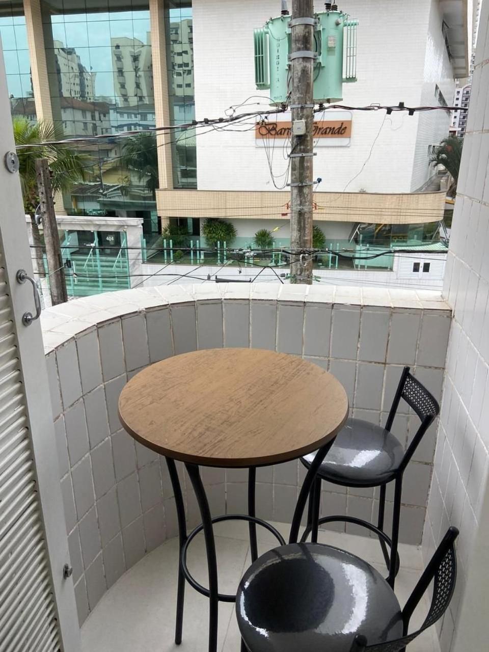 Canto Forte- Suite C/Varanda - Ate 5 Hospedes- Garagem - Wi Fi E 200 Metros Da Praia, 50 Metros Da Av Gastronomica Da Pg Praia Grande  Buitenkant foto