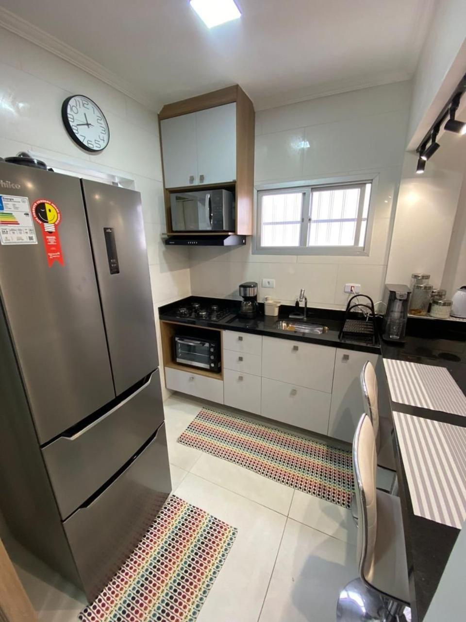 Canto Forte- Suite C/Varanda - Ate 5 Hospedes- Garagem - Wi Fi E 200 Metros Da Praia, 50 Metros Da Av Gastronomica Da Pg Praia Grande  Buitenkant foto