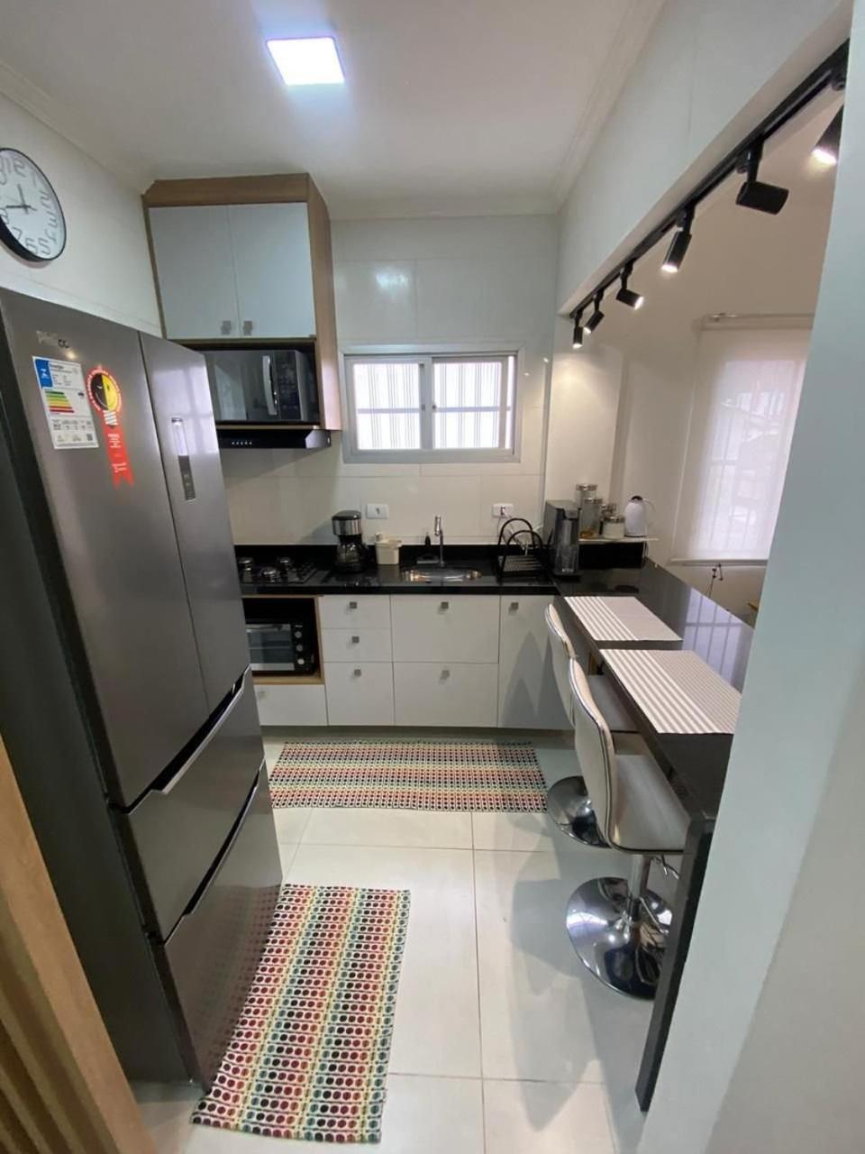 Canto Forte- Suite C/Varanda - Ate 5 Hospedes- Garagem - Wi Fi E 200 Metros Da Praia, 50 Metros Da Av Gastronomica Da Pg Praia Grande  Buitenkant foto